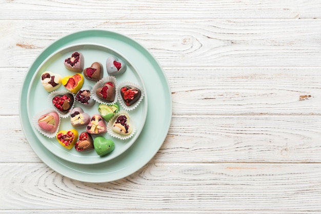 Taliz z kolorowym jedzeniem